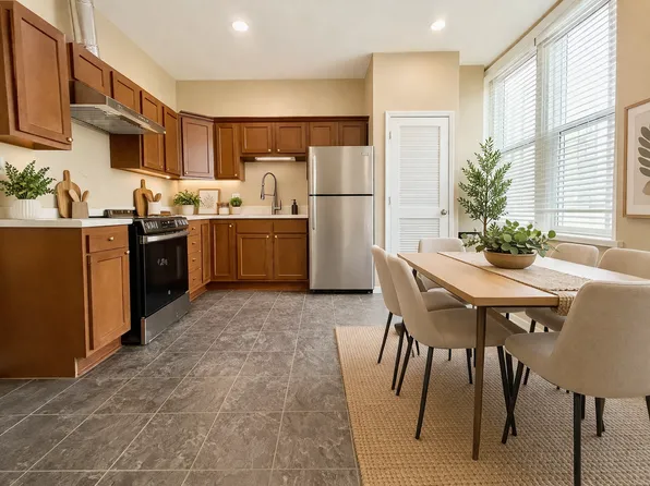 460 W 29th St #2F, Chicago, IL 60616