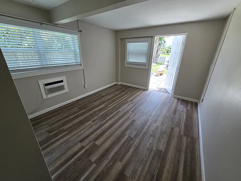 611 NE 10th Ave #1 — Photo 8