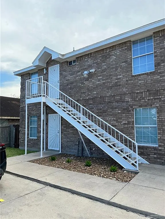 2 bed, 2.0 bath, 3780 sqft, $825 — Photo 1