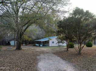 627 Magnolia Rd, Lumberton, MS 39455