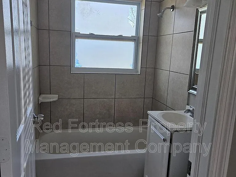 2721 Elmwood St — Photo 6