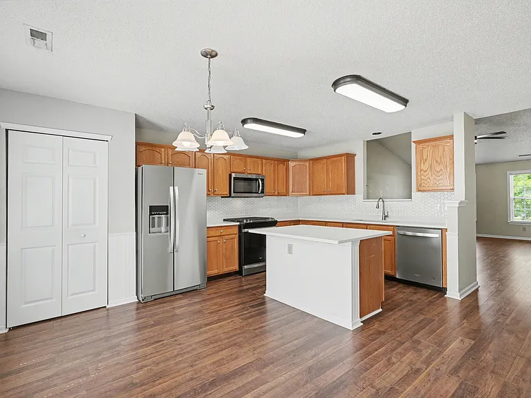 836 Chastain Ave — Photo 6