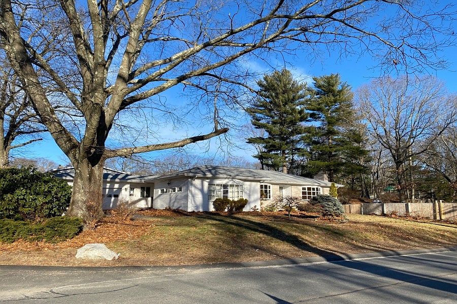 109 Cobble Hill Rd, Lincoln, RI 02865 Zillow