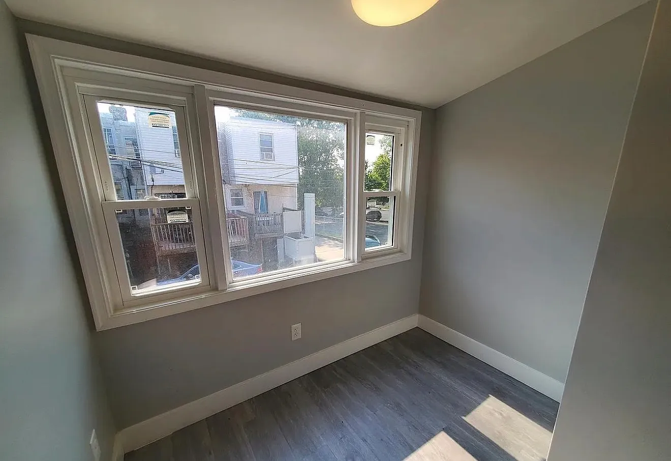 3 bed, 1.5 bath, 1118 sqft, $1,800 — Photo 2