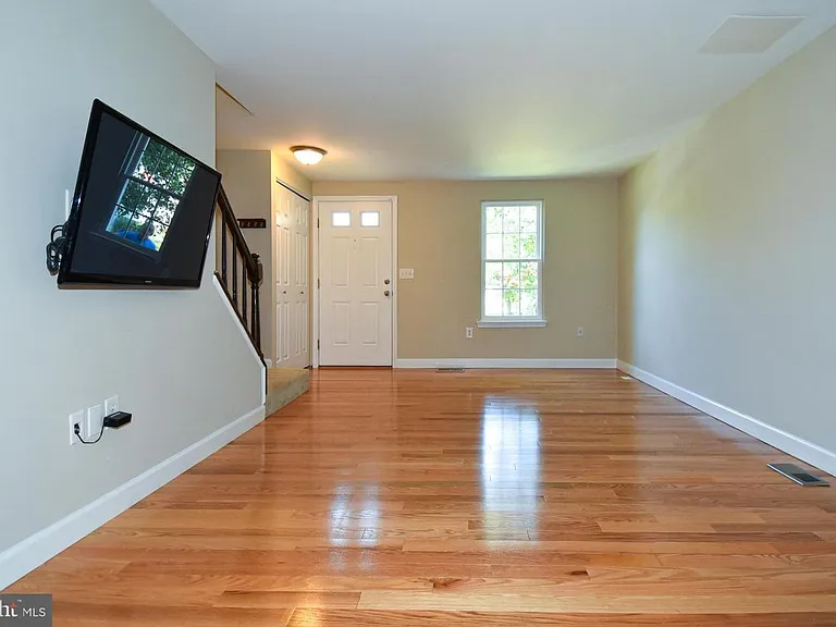 27 Marian Ct — Photo 7