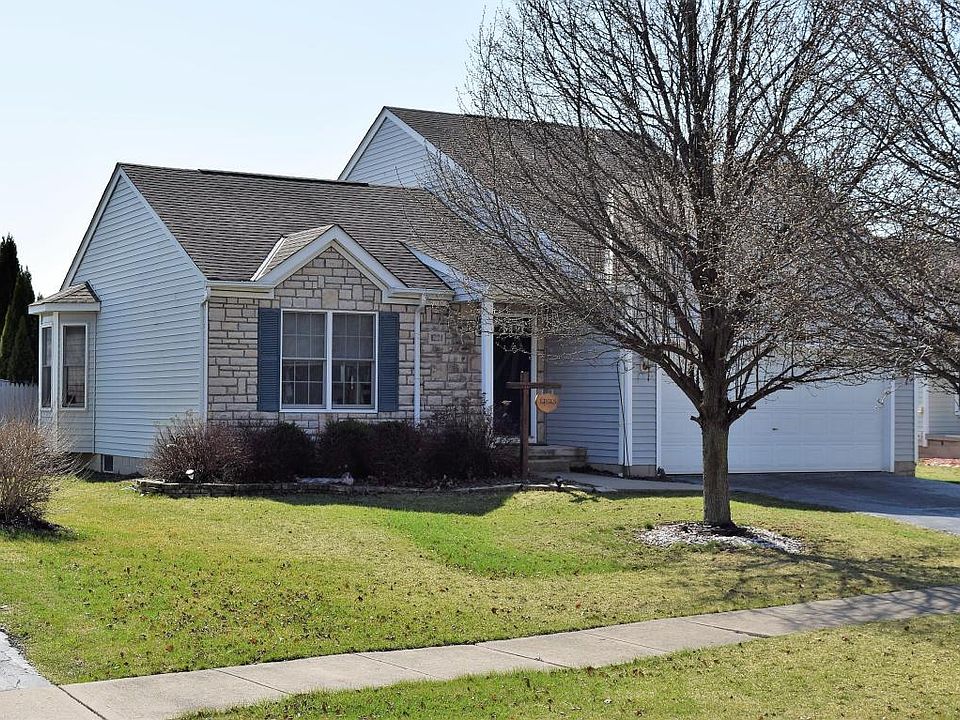1st image of 1221 Valley Dr