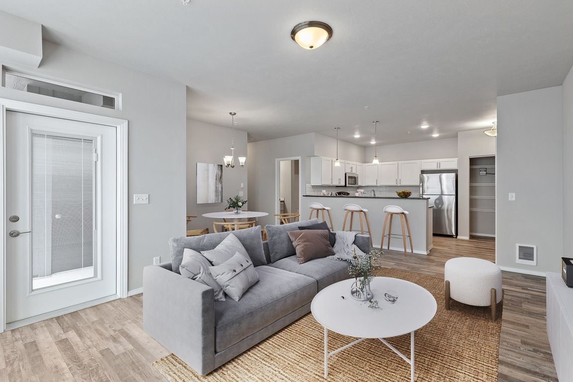 Broadway12 - Apartments for Rent in Spokane Valley