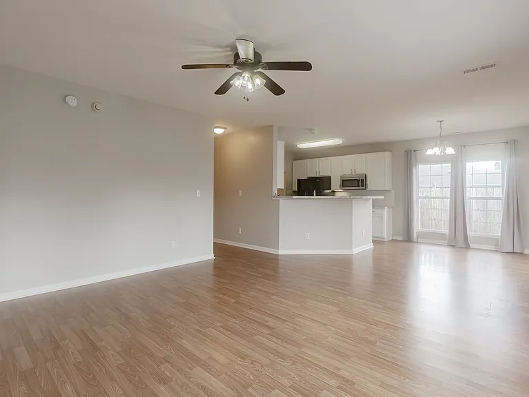 125 Cloverwood Dr SW — Photo 2