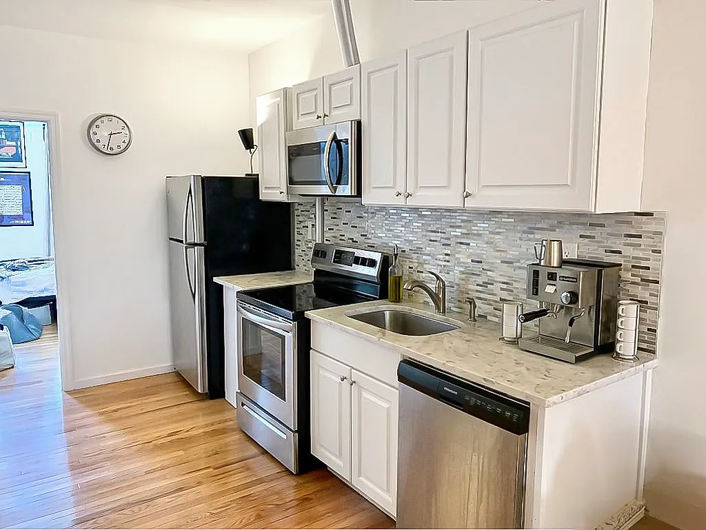 Building Photo - 163 E 107th St #5