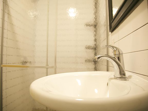 2nd image of 194 Howard Ave APT 1