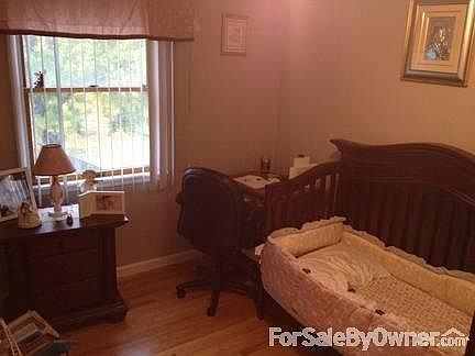 Upstairs bedroom (1 of 4)