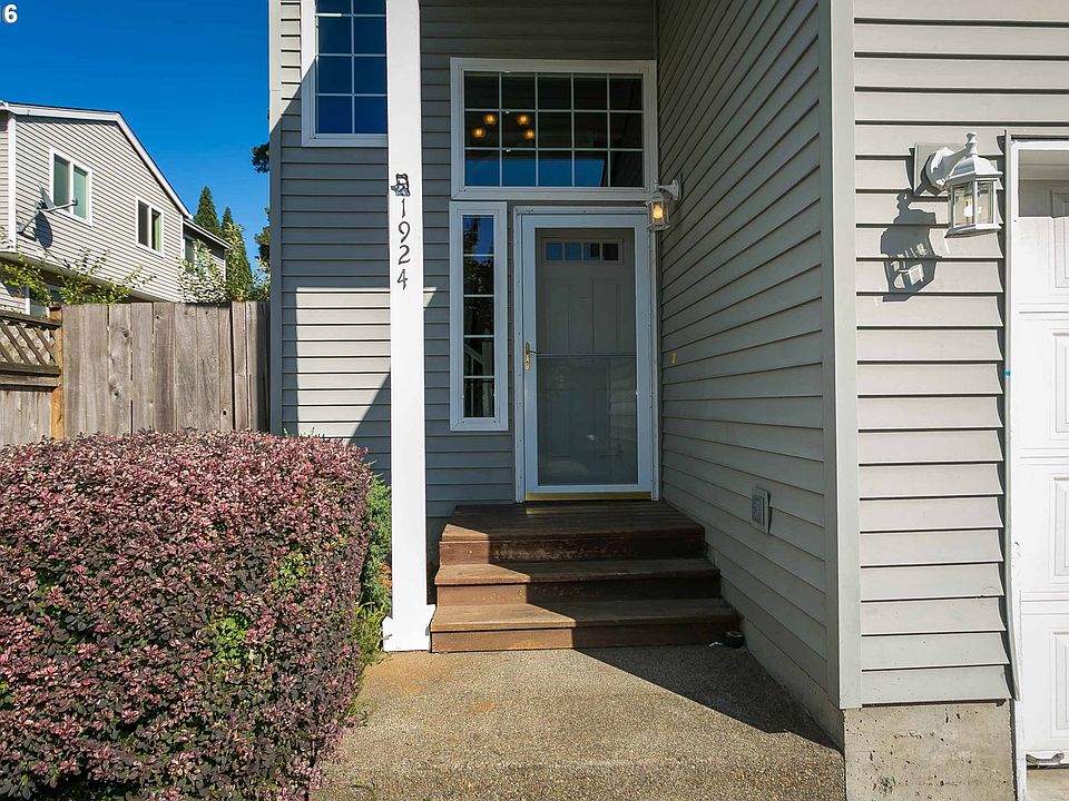 2nd image of 1924 SE Williams Dr