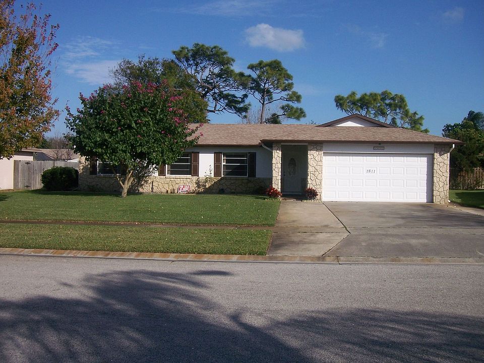 Triple-wide driveway