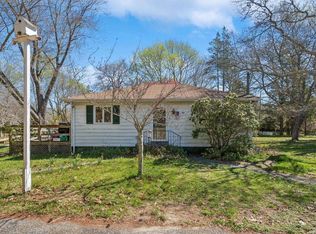 118 Squiretown Rd, Hampton Bays, NY 11946