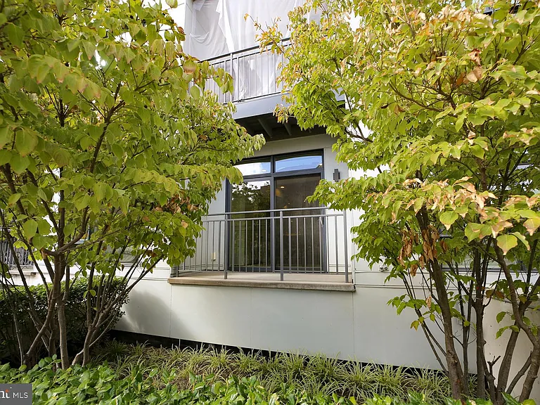2337 Champlain St NW #104 — Photo 2