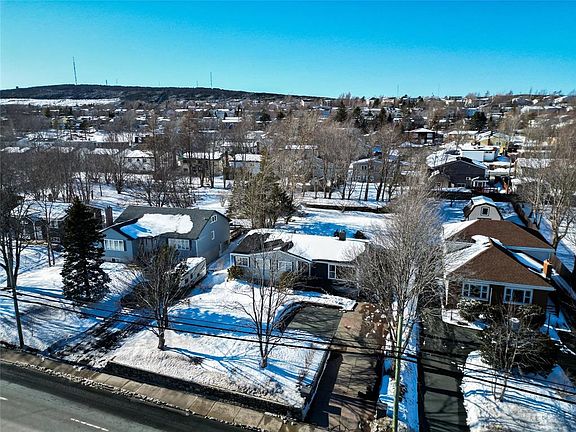 3rd image of 604 Topsail Road