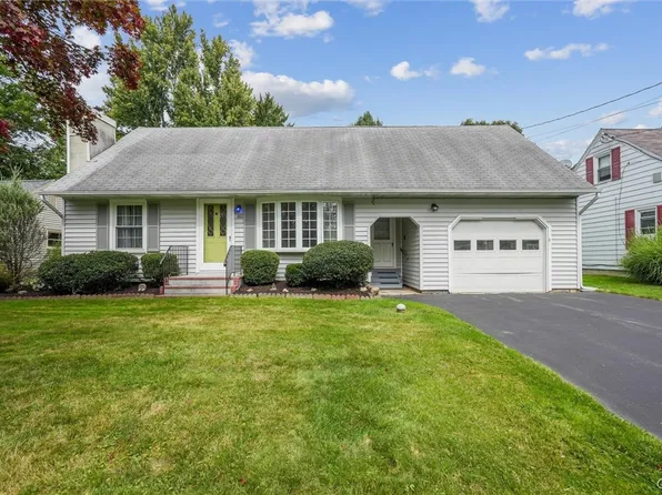 110 Green Acres Dr, Liverpool, NY 13090