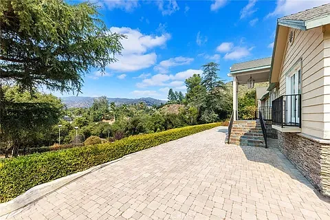 1770 Mountain Ln — Photo 7
