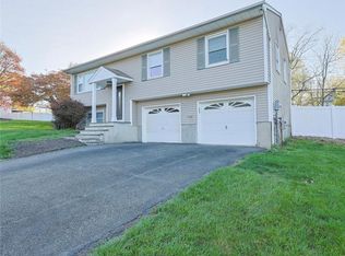 1 Pearsall Dr, Monroe, NY 10950