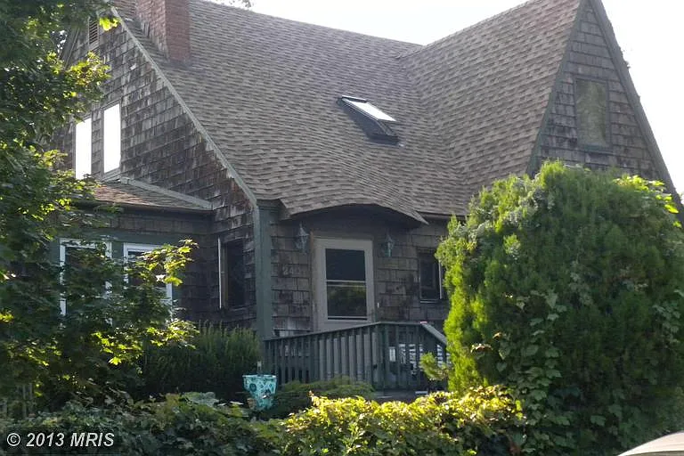 240 Dresser Ave photo 1