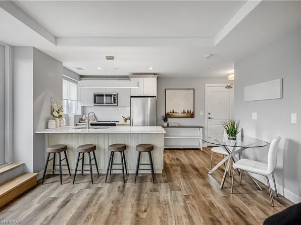 34 Norman St #311, Brantford, ON N3R 2Y1