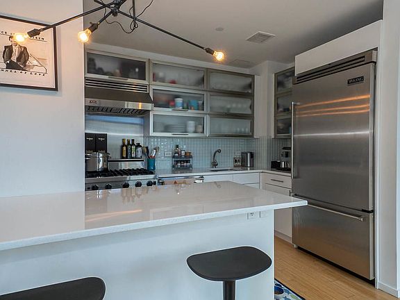 3rd image of 105 Norfolk St APT 6C