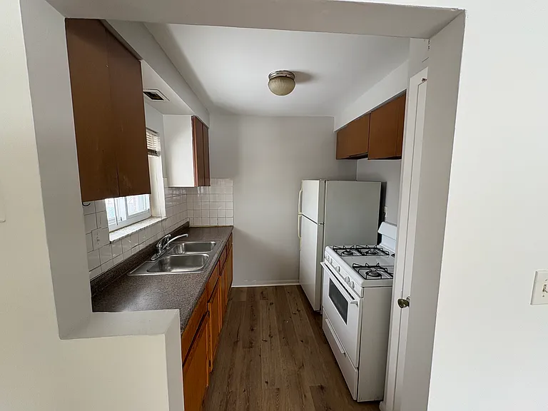 4541 E 104th St #5 — Photo 3