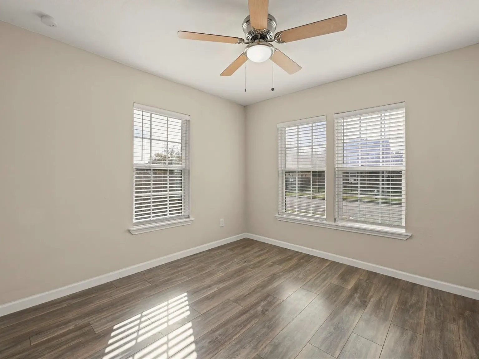 2 bed, 1.0 bath, 800 sqft, $1,055 — Photo 3