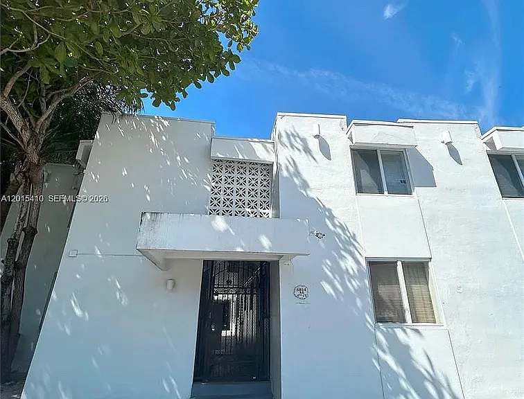 5814 NE 4th Ct #3 — Photo 15