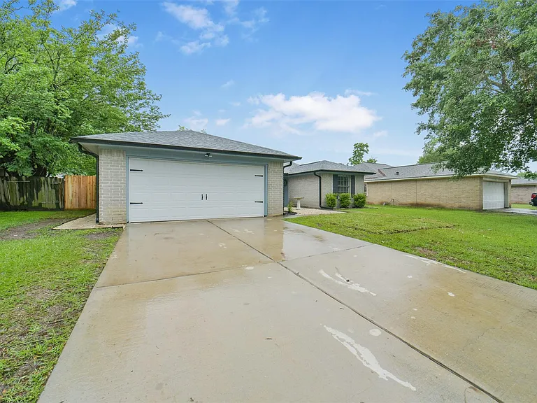 21211 Park Mount Dr — Photo 2