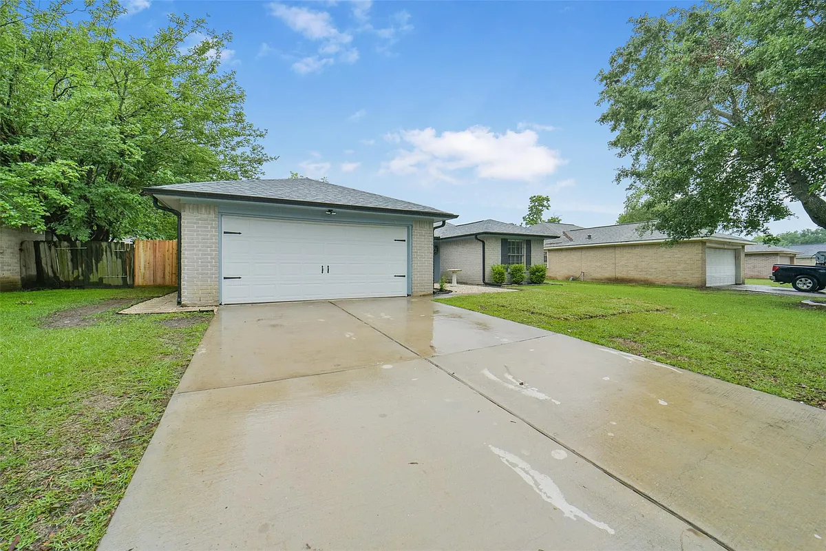 Building Photo - 21211 Park Mount Dr