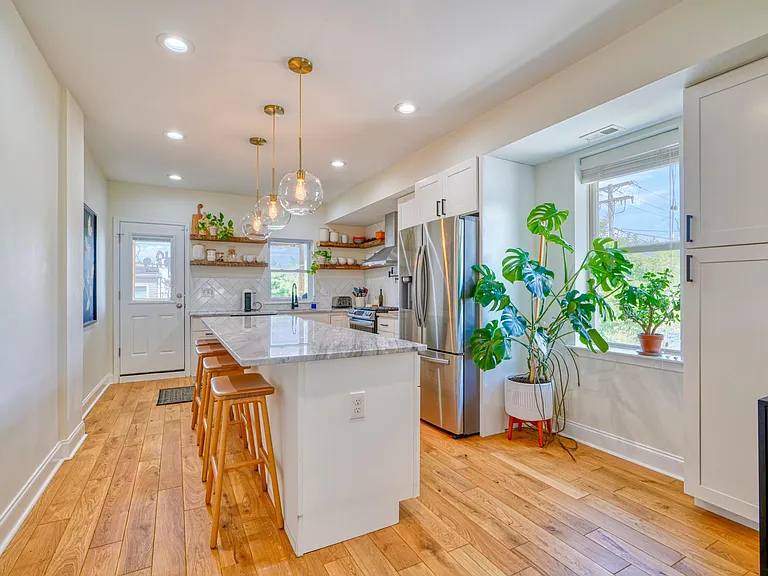 300 S Clinton St — Photo 10