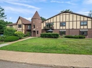 9 Rainbow Pond Dr APT 6, Walpole, MA 02081