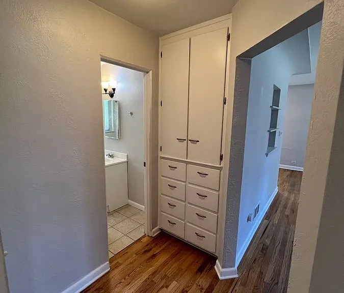 2435 S Corona St — Photo 10