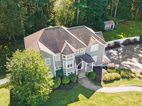 380 Mohawk Rd, Raynham, MA 02767