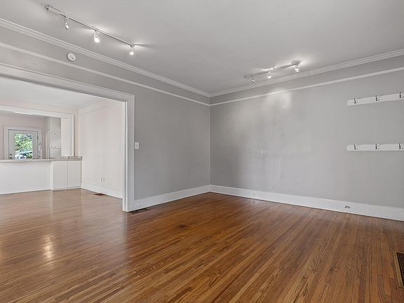5th image of 517 Young Ave
