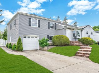 148 Orchard St, Plainview, NY 11803