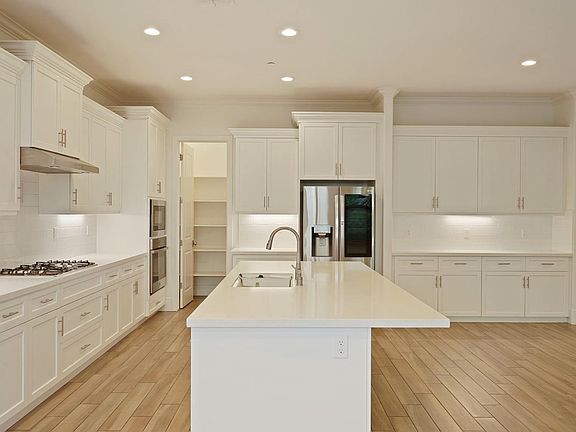 2nd image of 1824 Azalea St