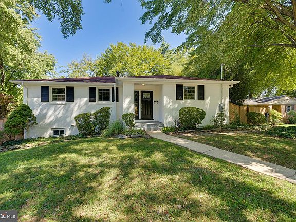 4th image of 3833 Denfeld Ave