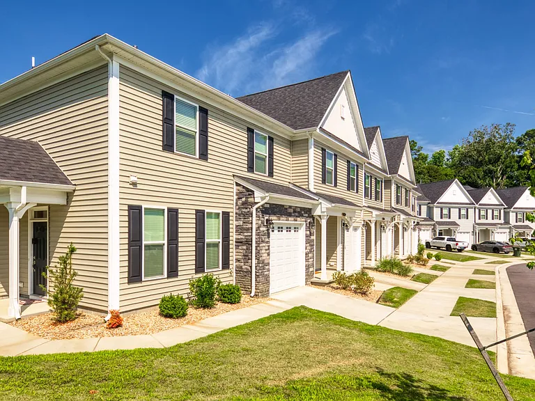 Hillpoint Preserve Townhome Apartments — Photo 8