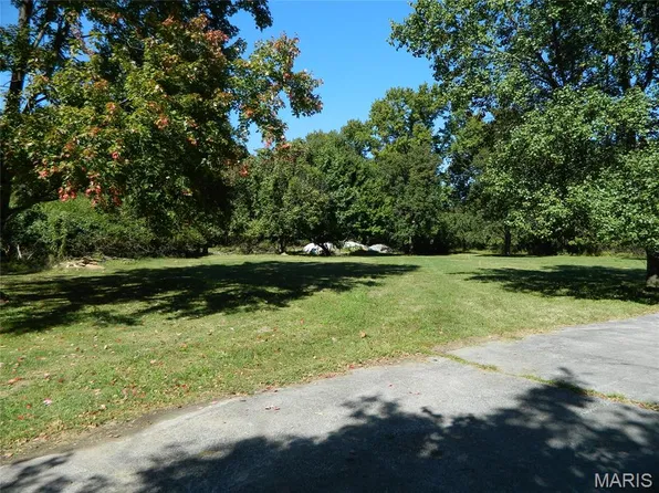 19 Chamblee Ln, Saint Louis, MO 63141