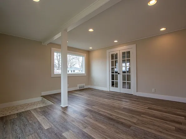 2301 Wayne St, Bellevue, NE 68005