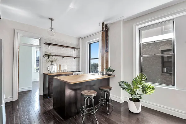 Sold by Compass | media 18