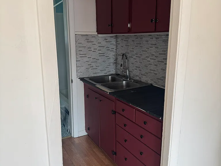 754 Roosevelt Ave #2 — Photo 15