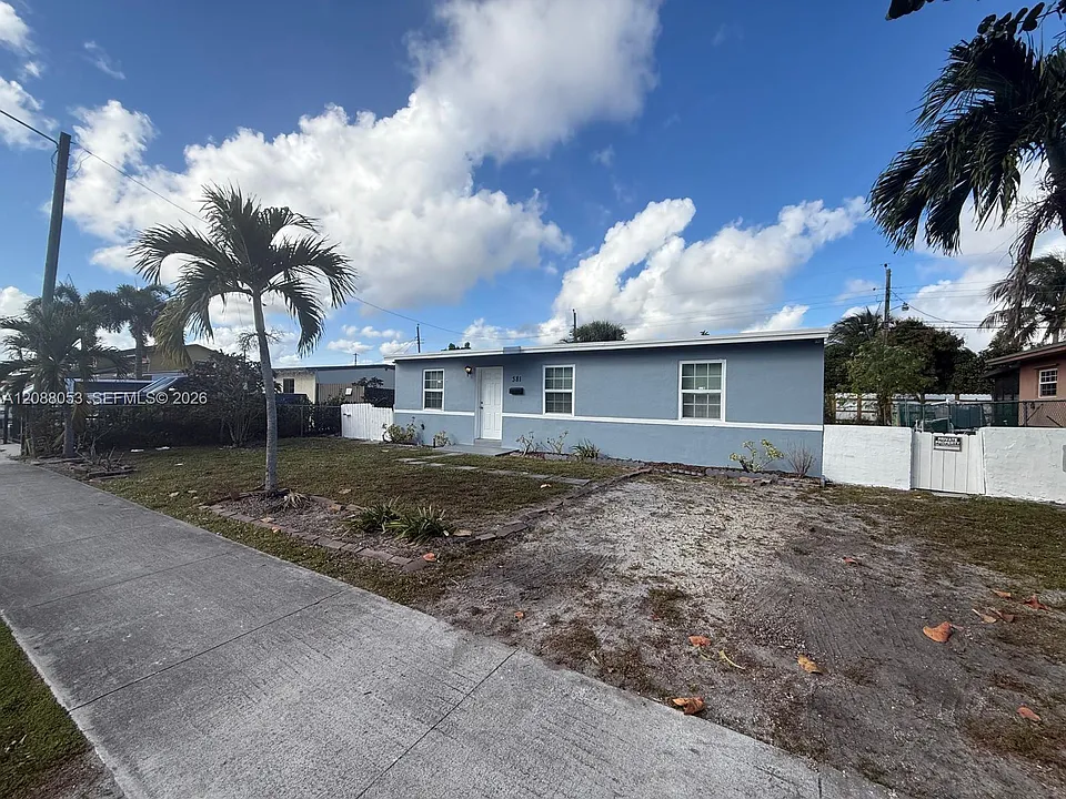 381 NW 16th St