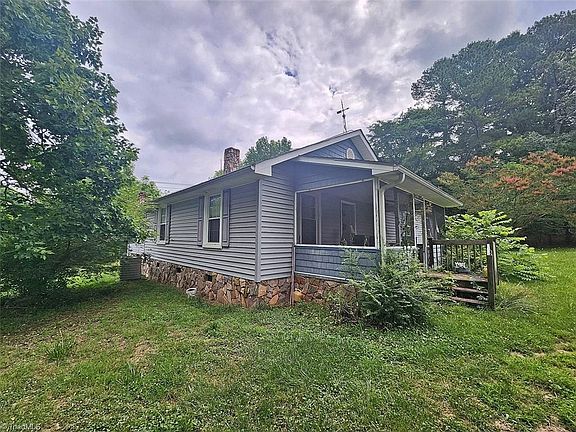 4th image of 1935 Needmore Rd