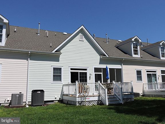 2nd image of 90 Willow Oak Ave