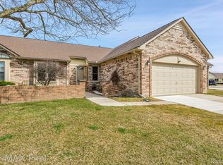 43570 Riverbend Dr N, Clinton Township, MI 48038