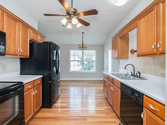 2nd image of 512 Cedar Park Cir