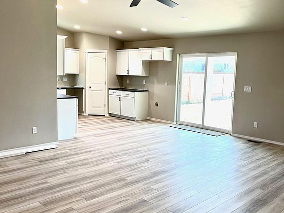 5th image of 1115 Meadow Lake Loop